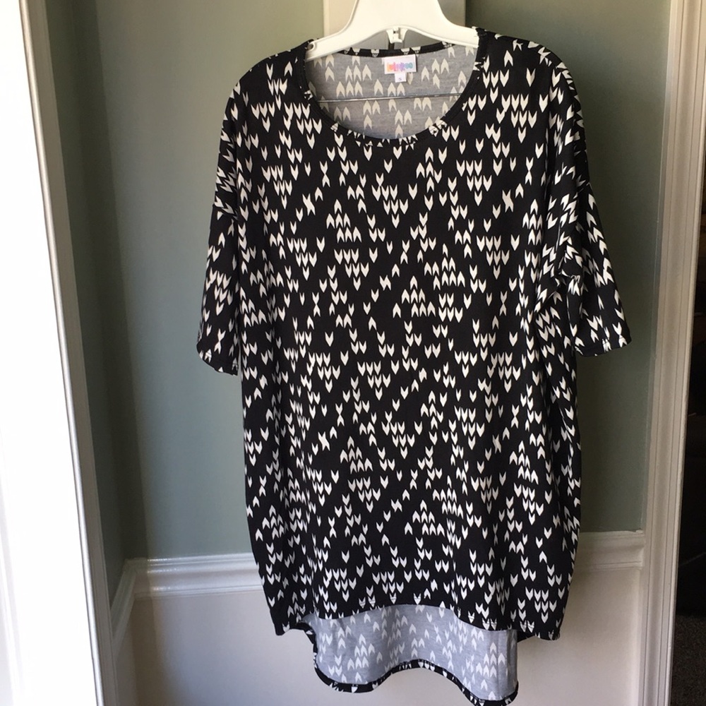 GUC LuLaRoe Irma in Black and White Arrows